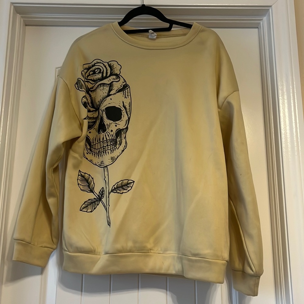 Light yellow sweater with skull and rose